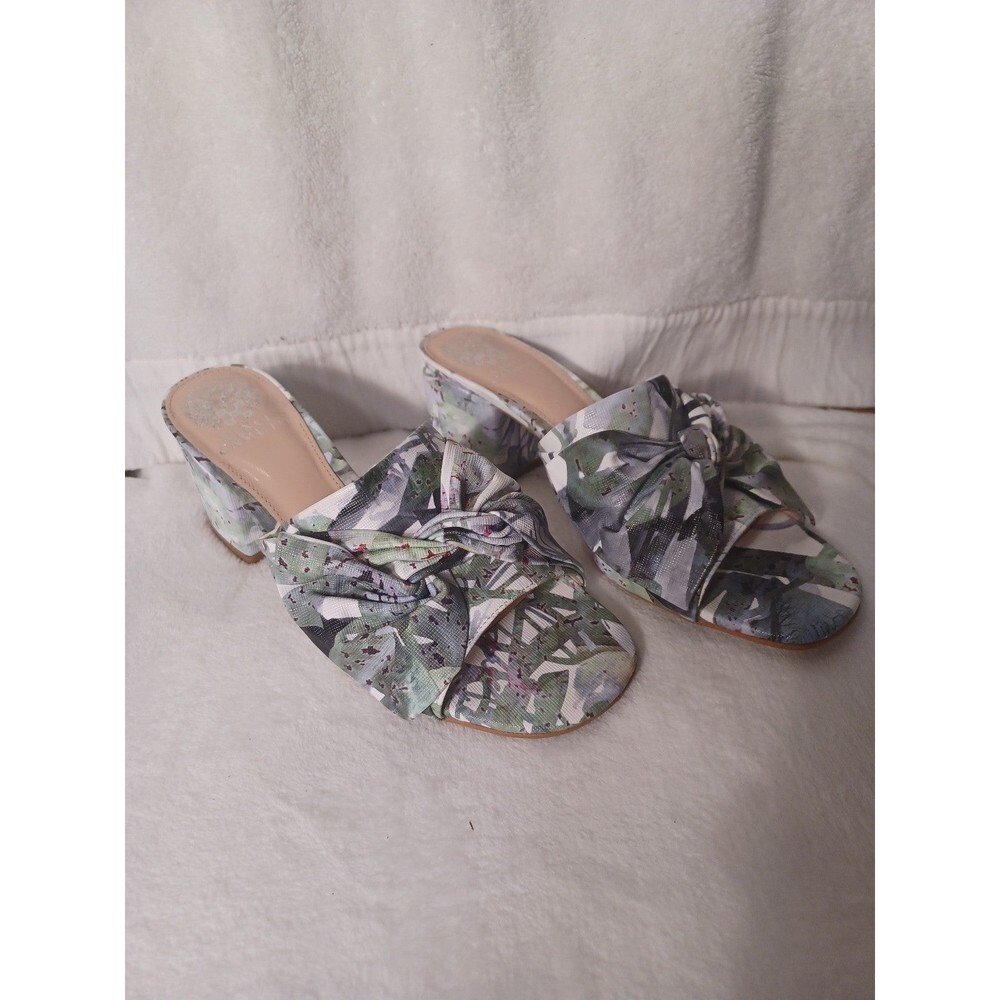 VINCE CAMUTO Sandals
